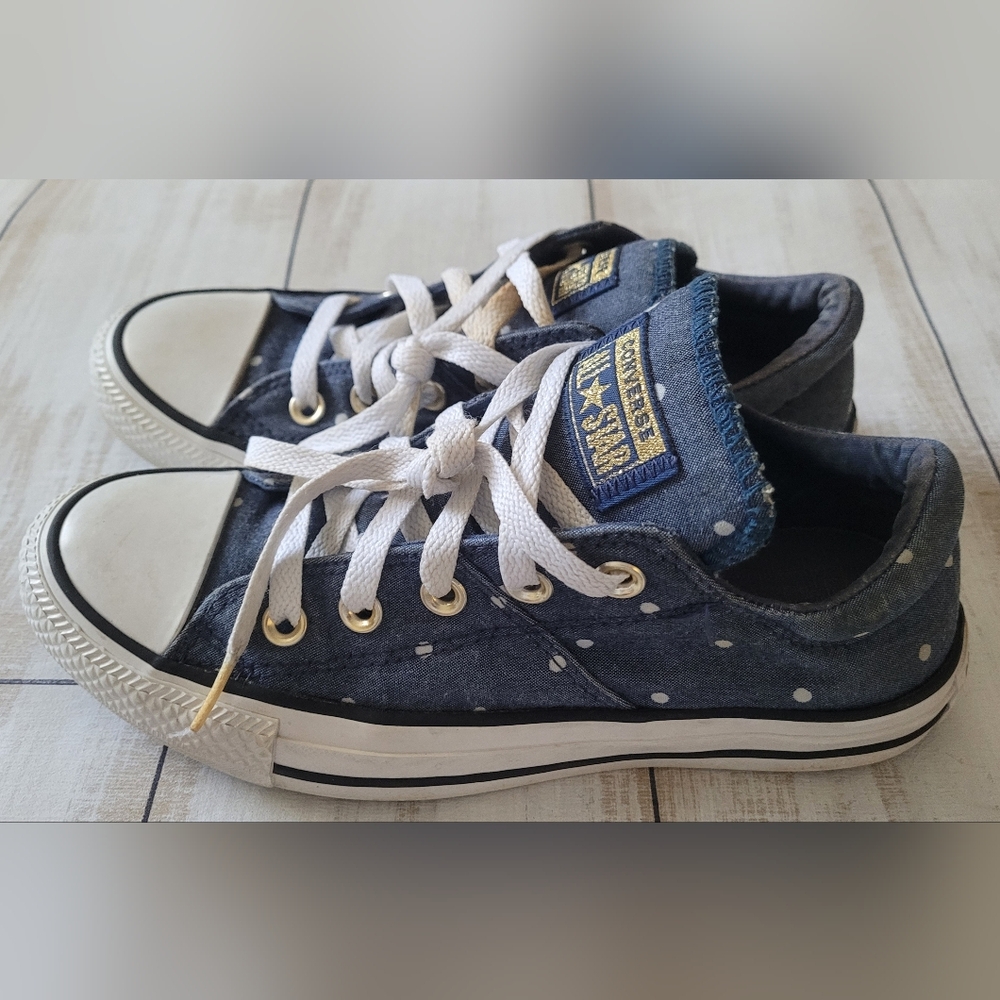 Converse Women's Sz 6 Shoes